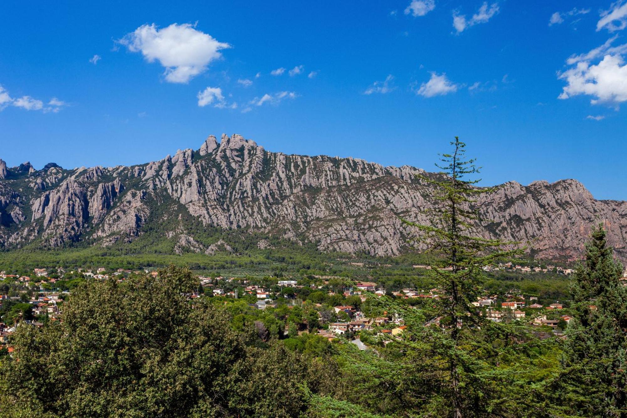 Checkin Montserrat Collbato ภายนอก รูปภาพ