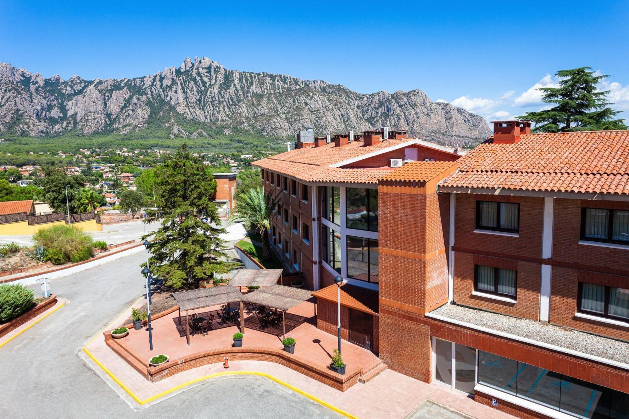 Checkin Montserrat Collbato ภายนอก รูปภาพ