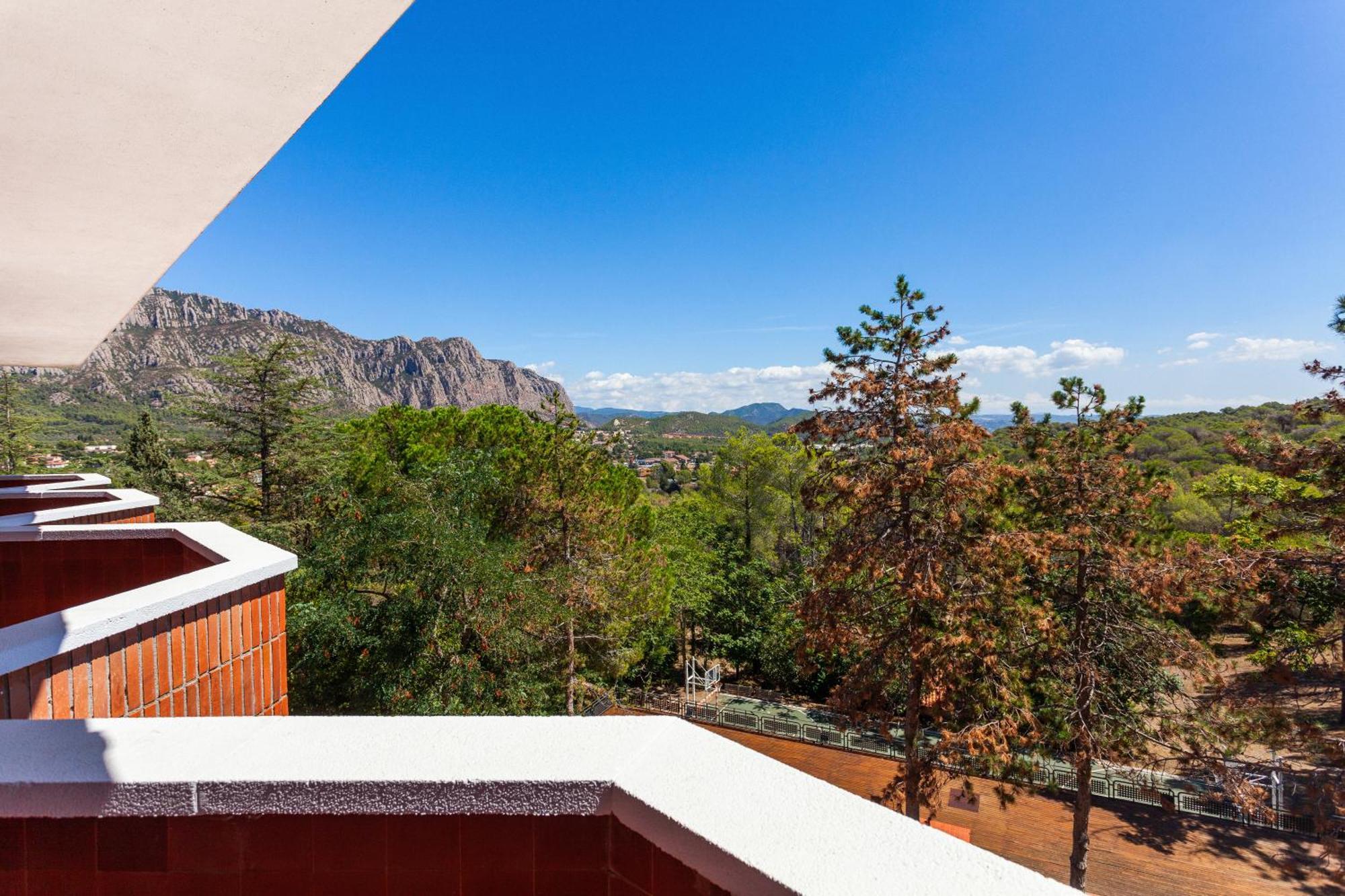 Checkin Montserrat Collbato ภายนอก รูปภาพ