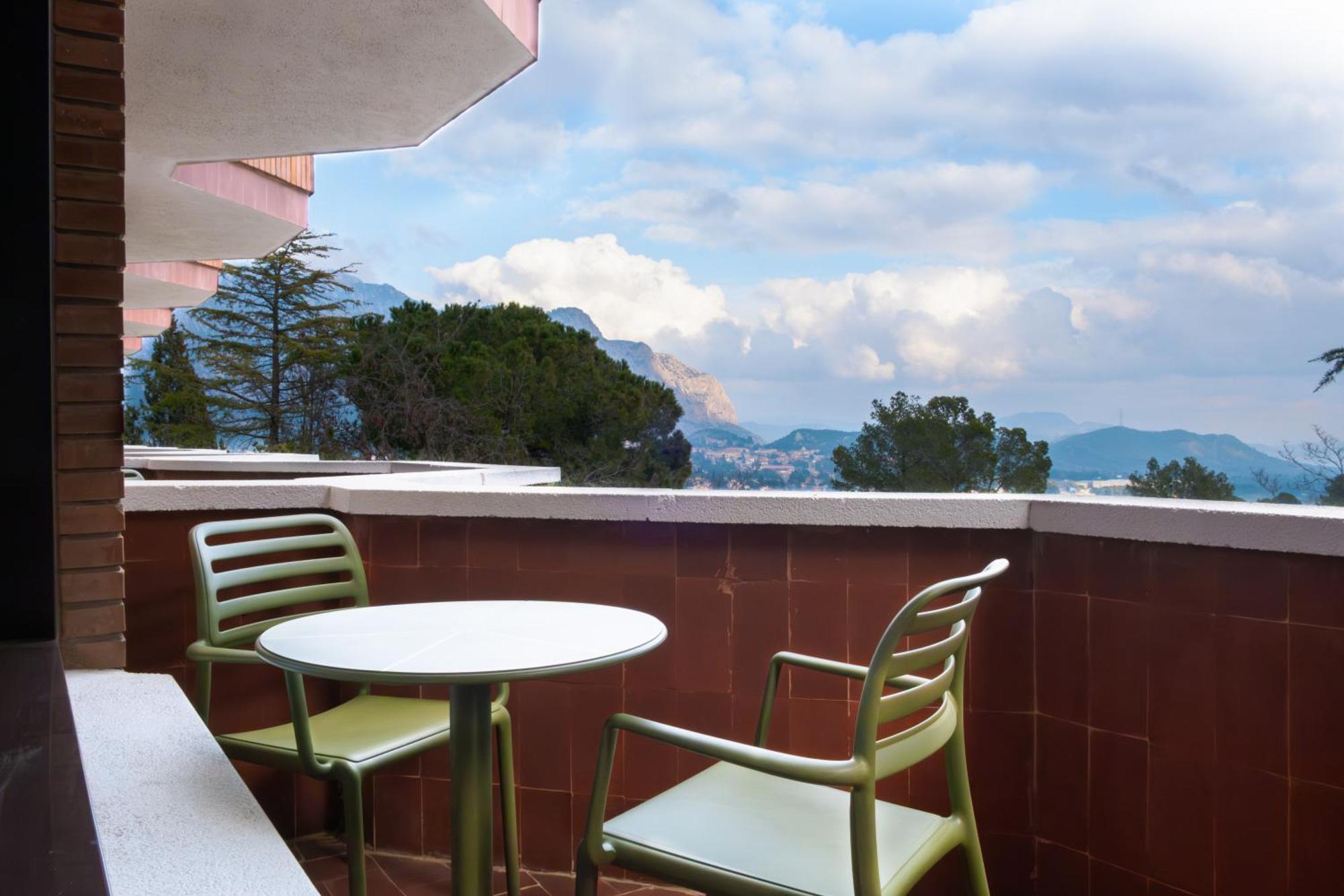 Checkin Montserrat Collbato ภายนอก รูปภาพ